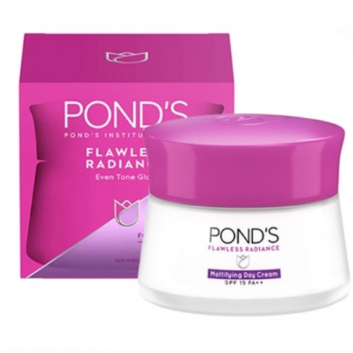 Pond's Flawless Radiance Mattifying Day Cream with SPF 15 - 50 gm Pond's Flawless Radiance Mattifying Day Cream with SPF 15 - 50 gm