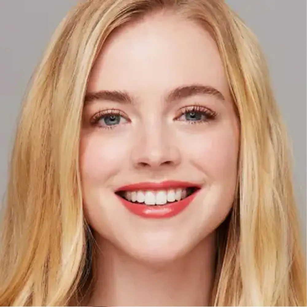 Essence This Is Me. Lipstick 02- Nude