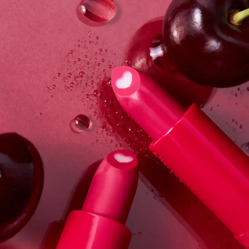 Essence Heart Core Lip Balm with Fruits Crazy Cherry 01