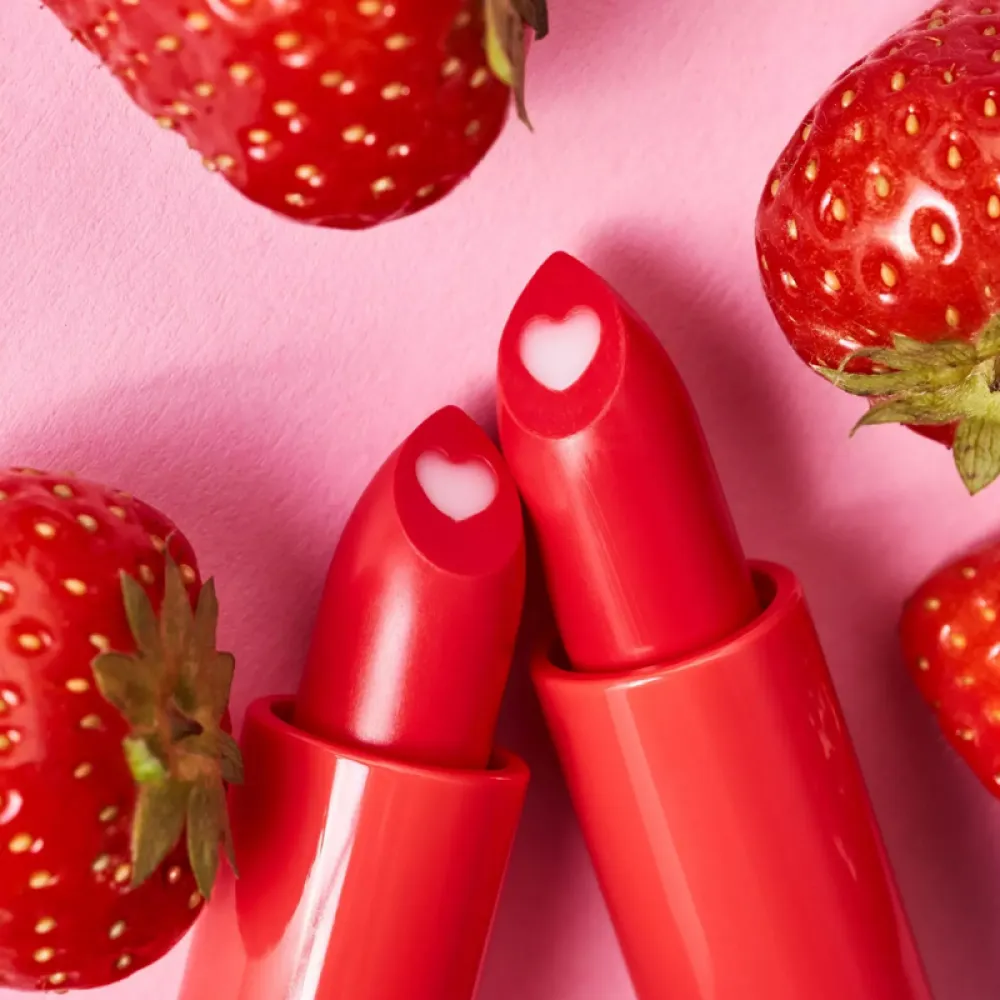 Essence Heart Core Lip Balm with Fruits Crazy Cherry 01